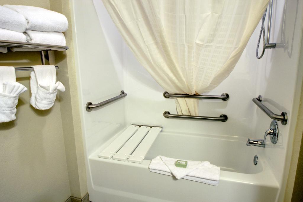 Cobblestone Inn&Suites - Linton Chambre photo