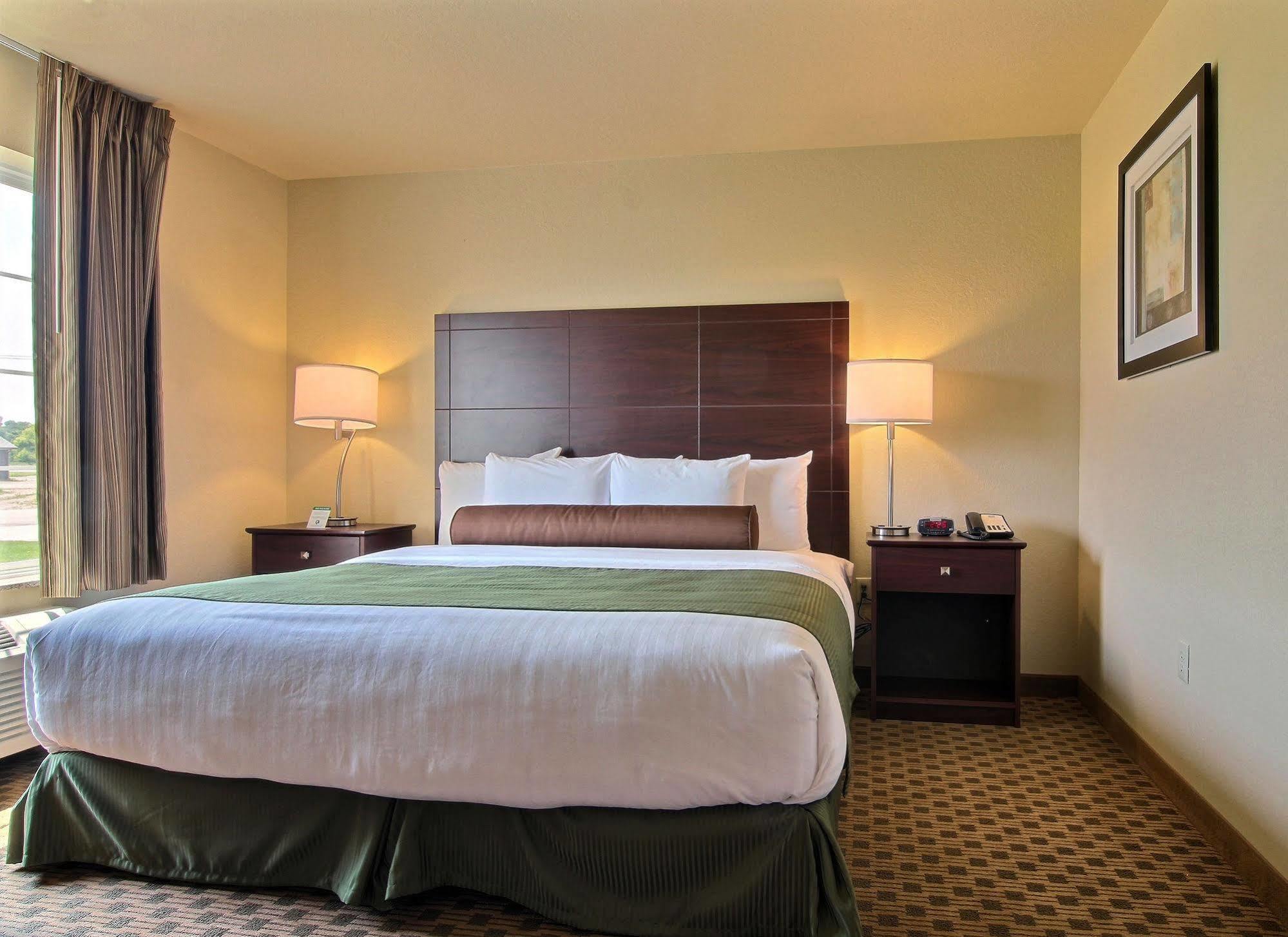 Cobblestone Inn&Suites - Linton Extérieur photo