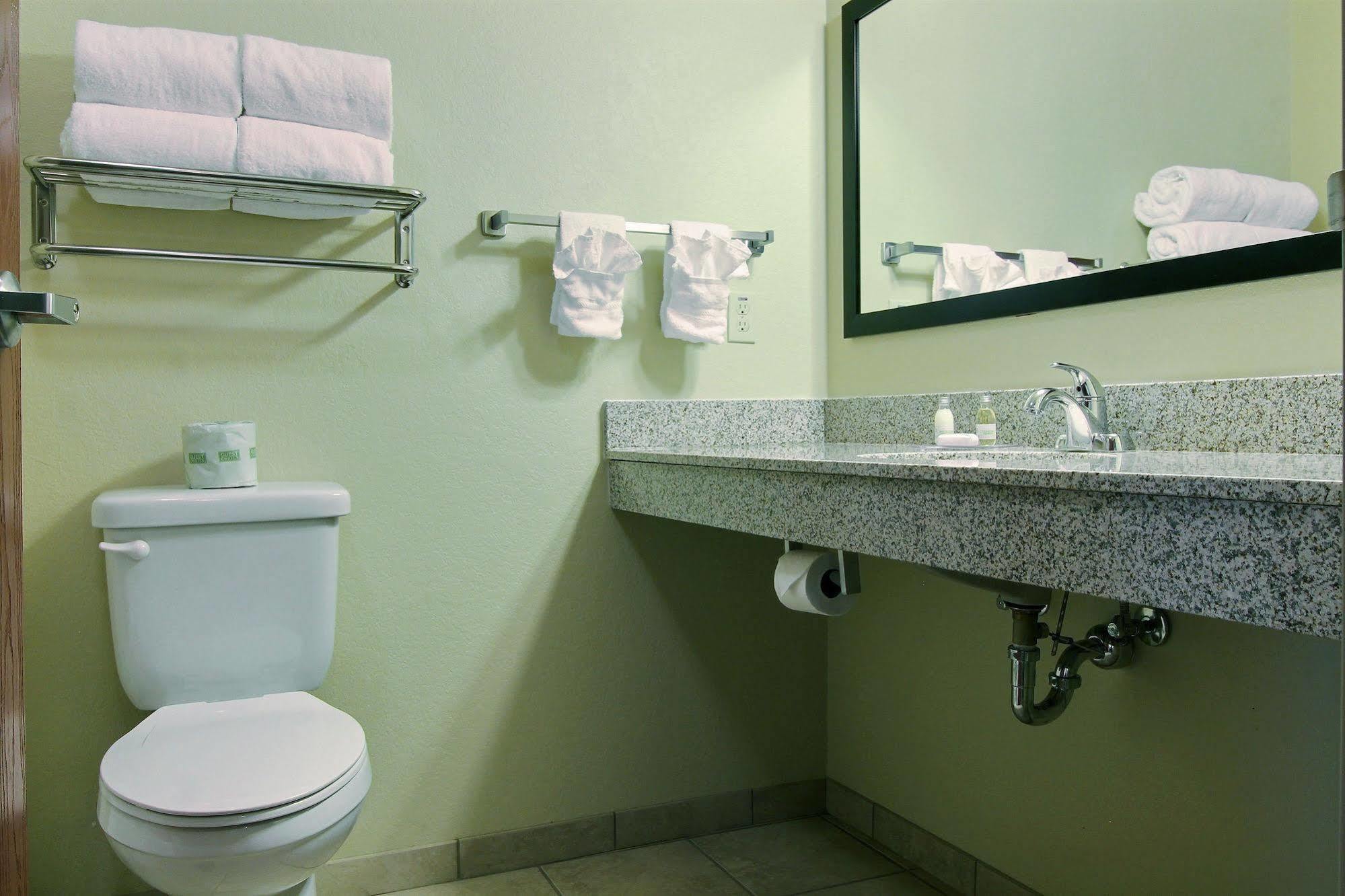 Cobblestone Inn&Suites - Linton Extérieur photo