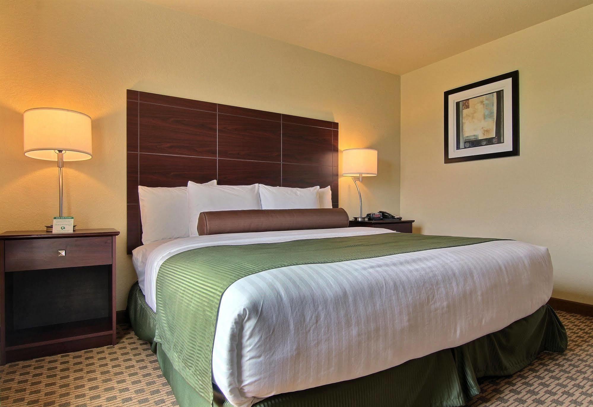 Cobblestone Inn&Suites - Linton Extérieur photo