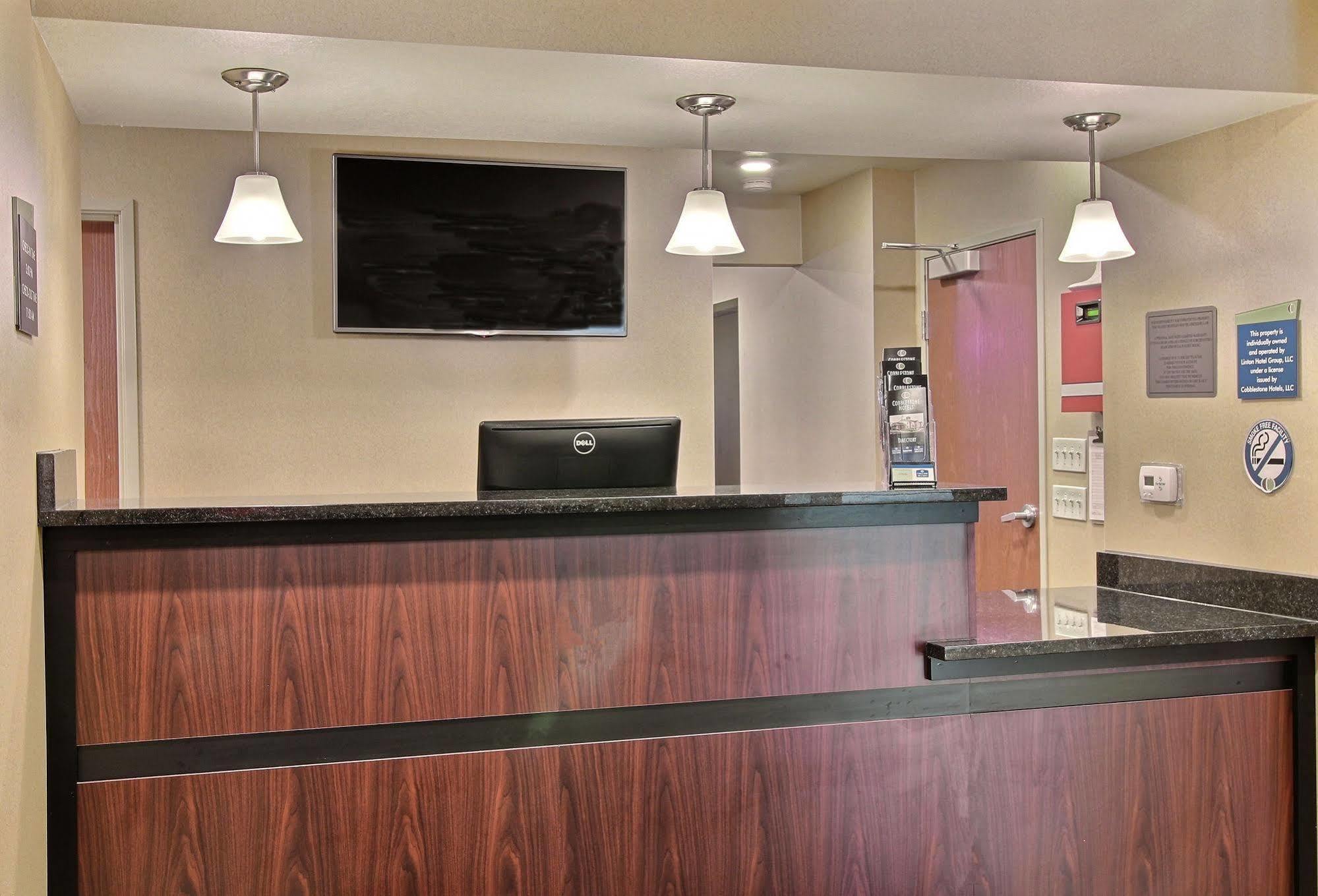 Cobblestone Inn&Suites - Linton Extérieur photo