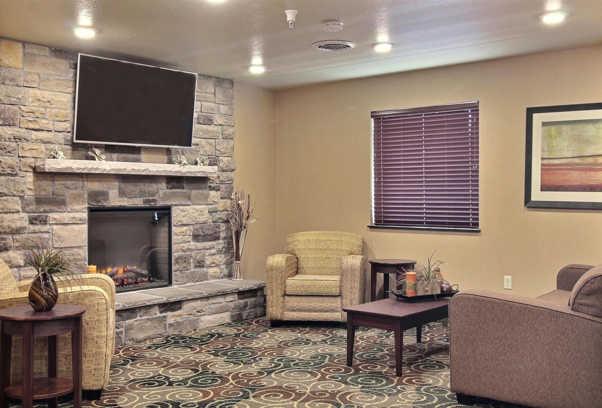Cobblestone Inn&Suites - Linton Extérieur photo