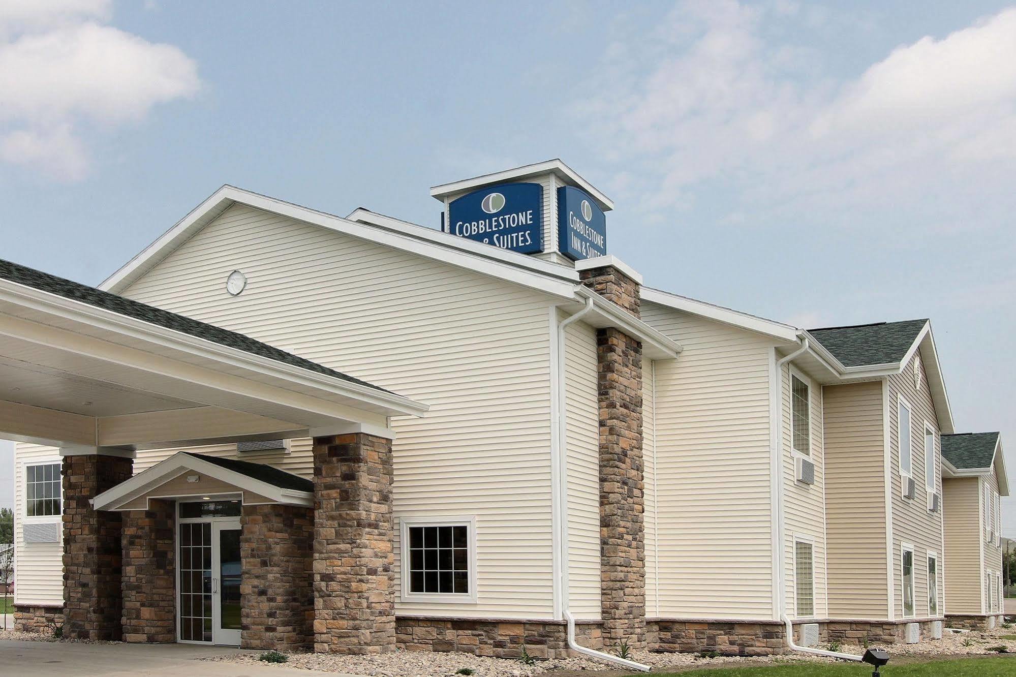 Cobblestone Inn&Suites - Linton Extérieur photo