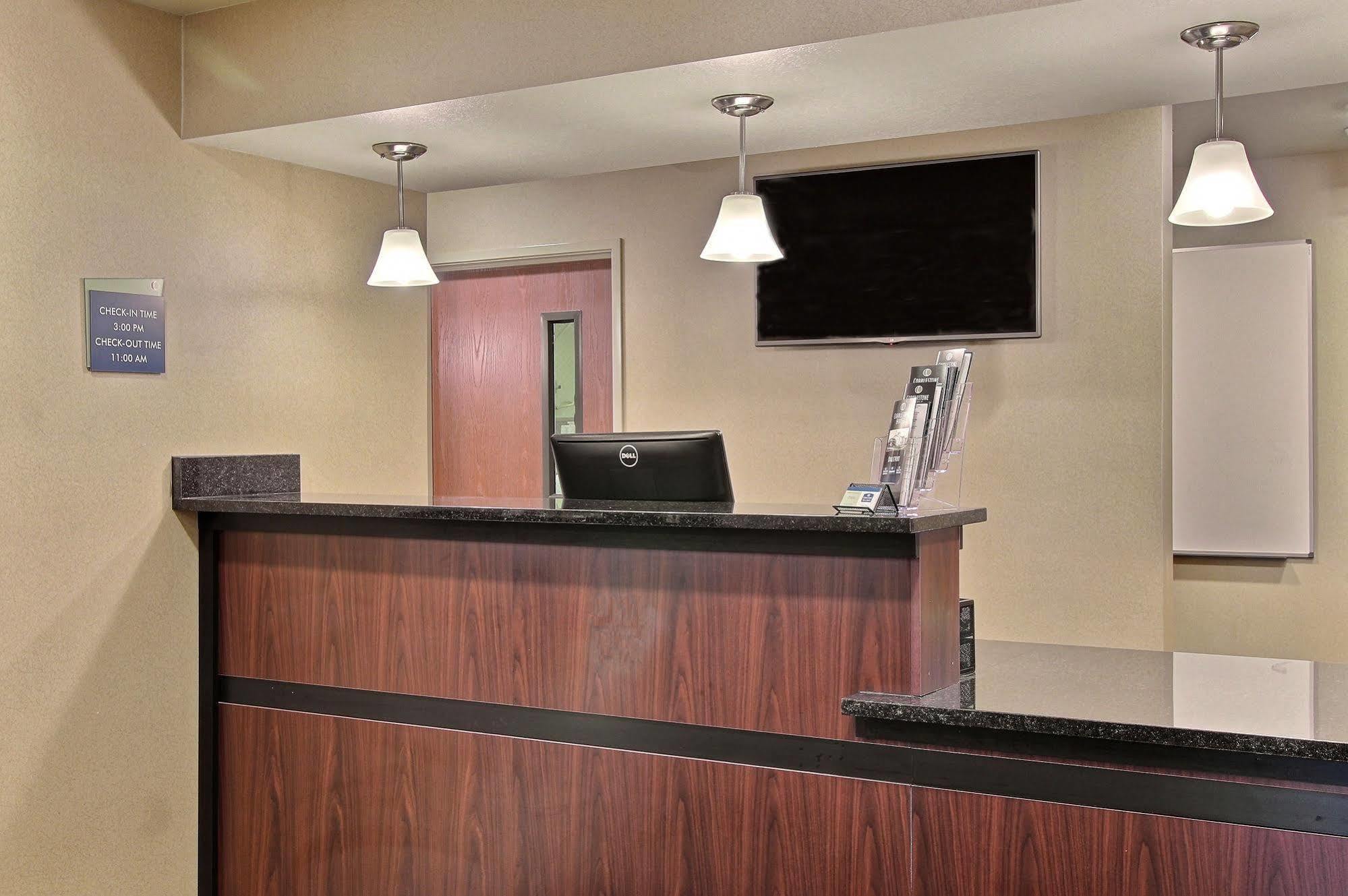 Cobblestone Inn&Suites - Linton Extérieur photo