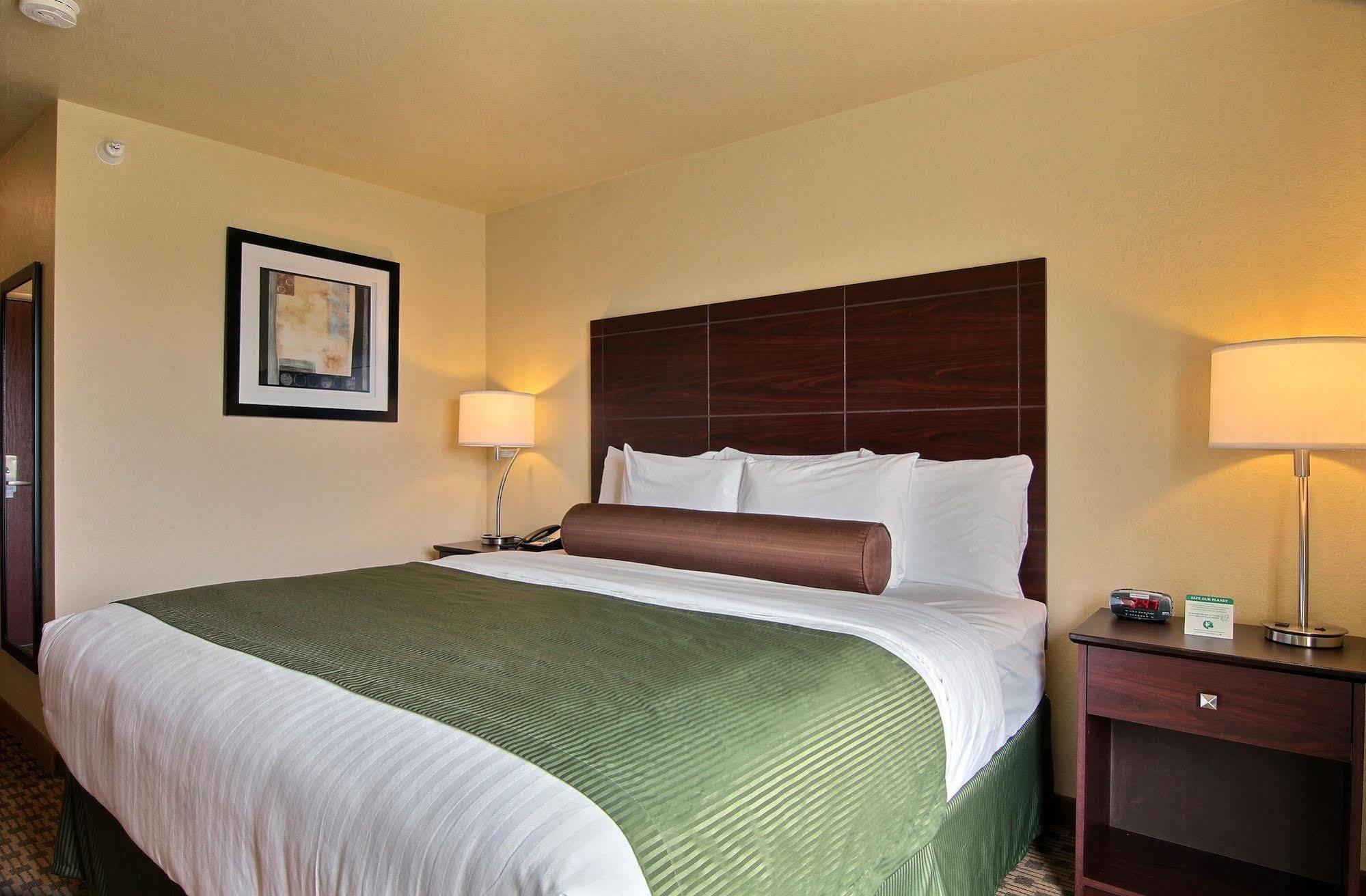 Cobblestone Inn&Suites - Linton Extérieur photo