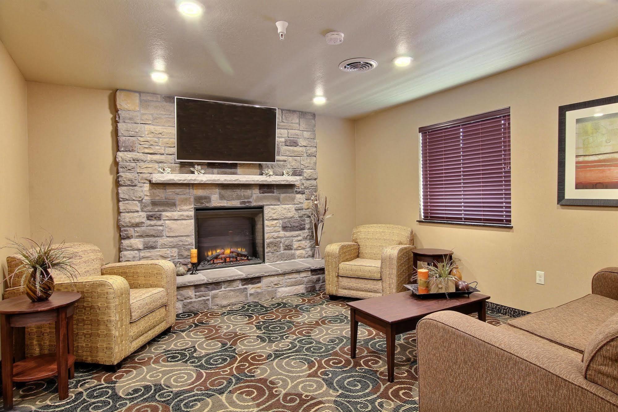 Cobblestone Inn&Suites - Linton Extérieur photo