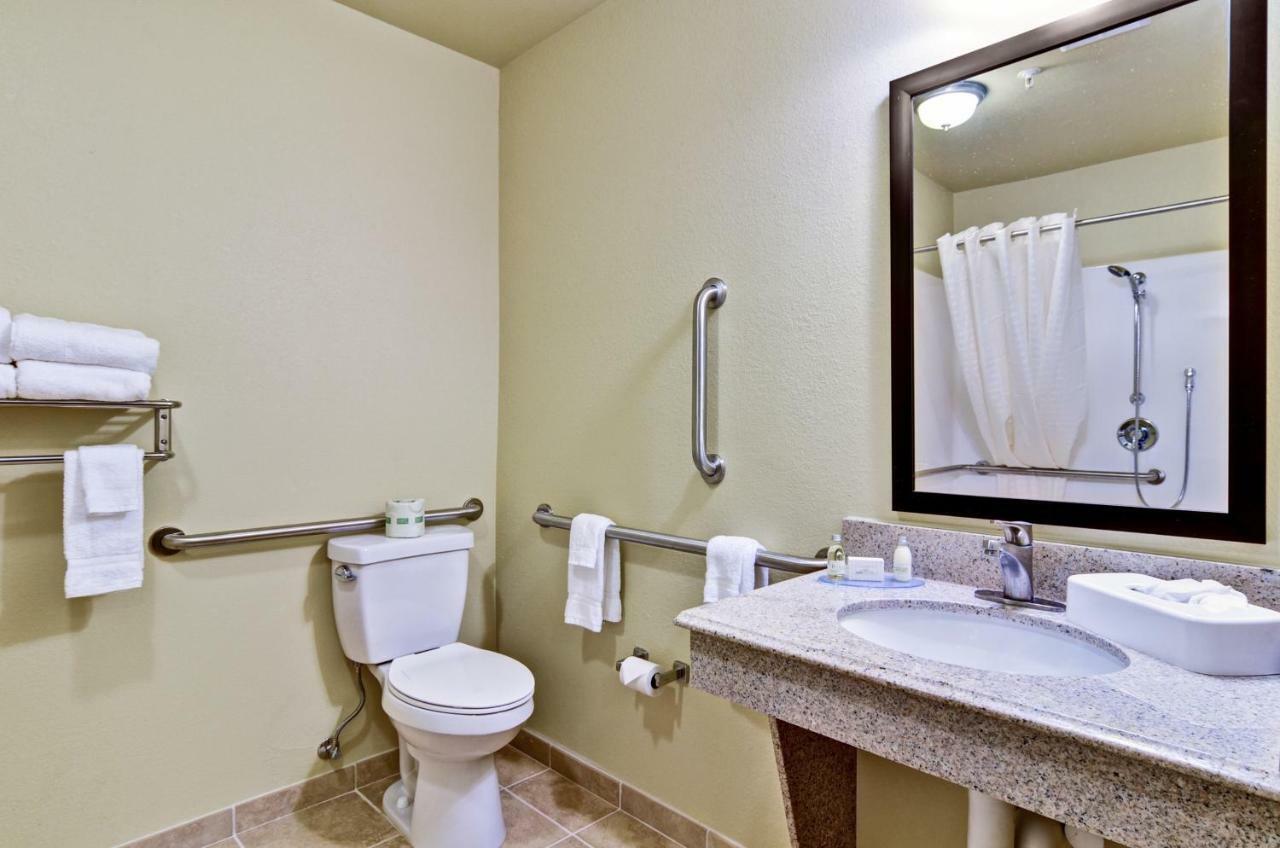 Cobblestone Inn&Suites - Linton Extérieur photo